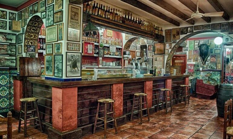 Cortar orejas en el albero tabernario de Linares